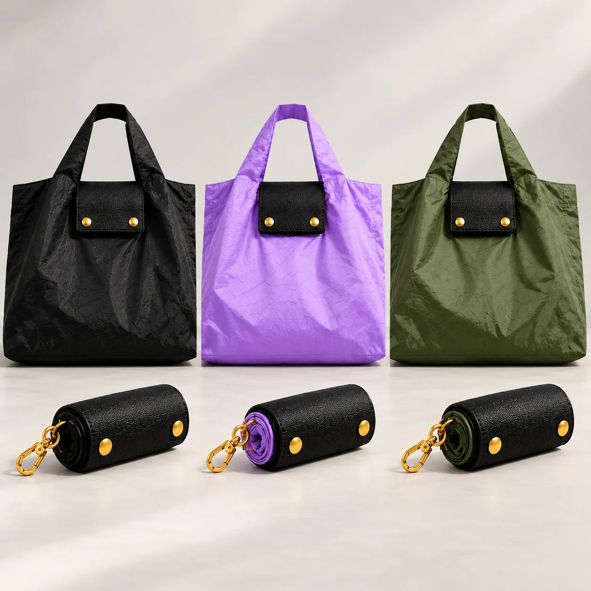 Magic Bag en negro, lila y verde, abierta y plegada